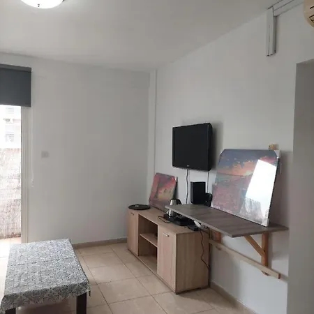 Marina Apartmens * Ларнака